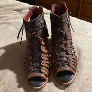 Size 7 Freebird by Steven Wazee, excellent condition! Runs big, fits an 8-81/2